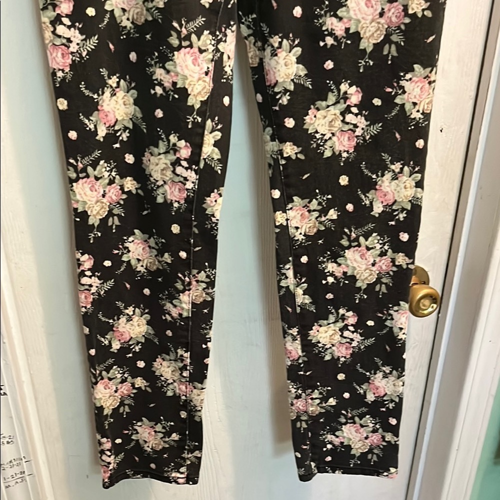 Jalate juniors 13 Floral Skinny Jeans - Black and Pink - Picture 2 of 9
